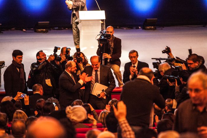 Image for Contro Berlusconi tra Vendola e Monti: Bersani alla vigilia delle politiche