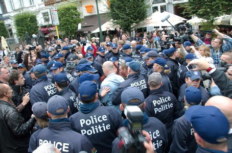 Image for Abusi in divisa. Non sono i muscoli di Stato a proteggerci.