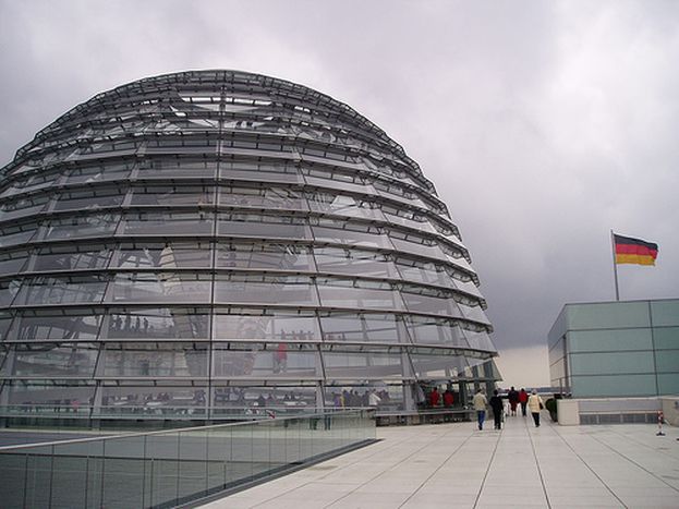Image for La capital de las mil caras: viaje al nuevo Berlín
