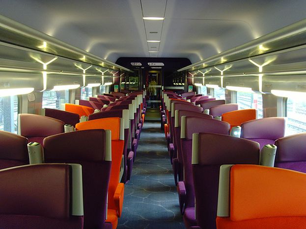 Image for Tren AVE solo para privilegiados

