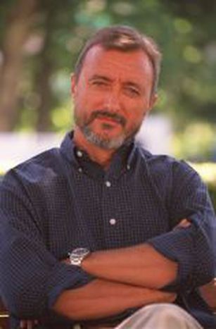 Image for FACTOR HUMANO 2008: Pérez-Reverte, el héroe de corazón duro