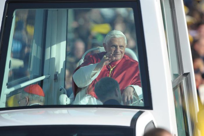 Image for Historique : Benoît XVI passe à la télé le 22 avril #papealabourre