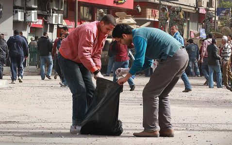 Image for Au Caire, la révolution passe aussi par les balais