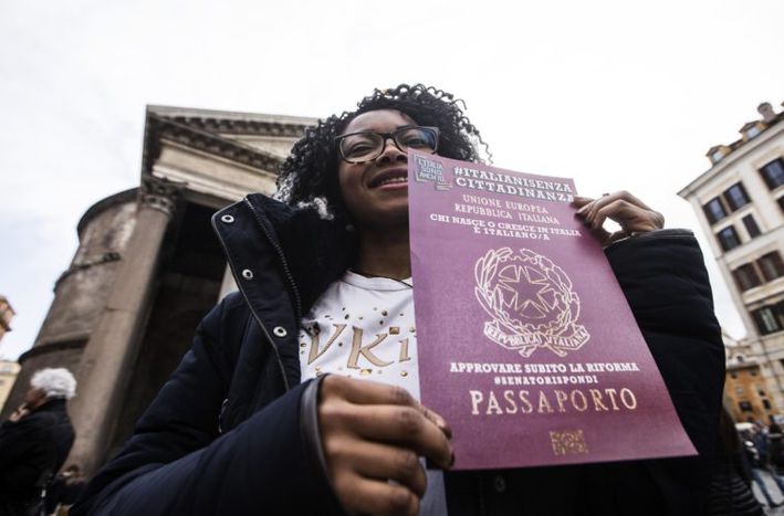 Image for Italy: Second generation immigrants wait for passports
