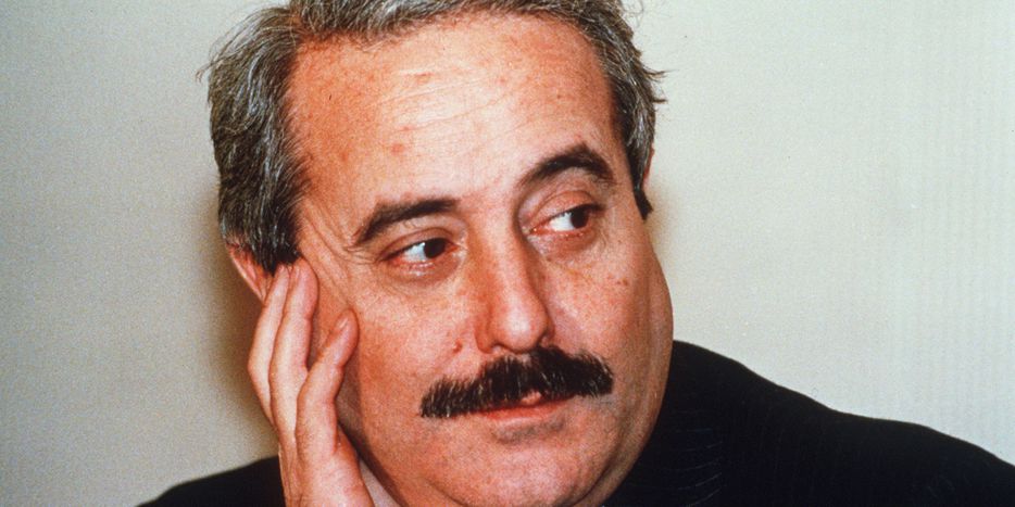 Image for Falcone? Non un eroe ma un modello