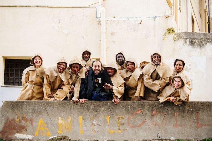 Image for Vade Retro: i migranti sul palco con il saio di San Benedetto