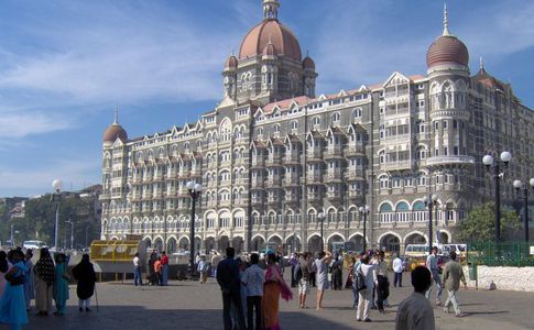 Image for Funcionarios de la UE se juegan la vida para escapar de los atentados de Bombay
