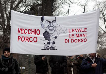 Image for Berlusconi a juicio: La respuesta al grito femenino