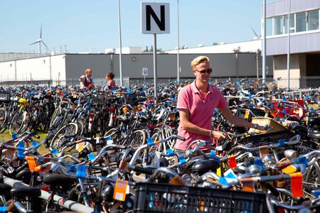 Image for Amsterdam : le marché noir des vélos volés