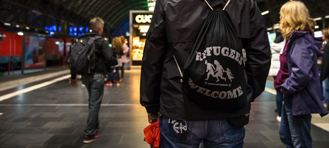 Image for Amsterdam : quand les réfugiés aident les autres