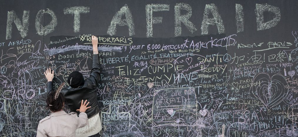 Image for Attentats de Paris : réseaux sociaux et autojustification