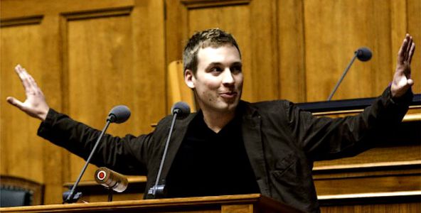 Image for Jüngster Schweizer Parlamentarier Lukas Reimann: "KEIN Mensch will EU-Einheitsbrei"
