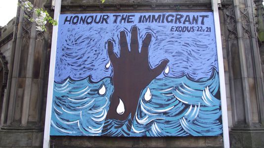 Image for Le tre bugie sull'immigrazione a cui non dovete credere