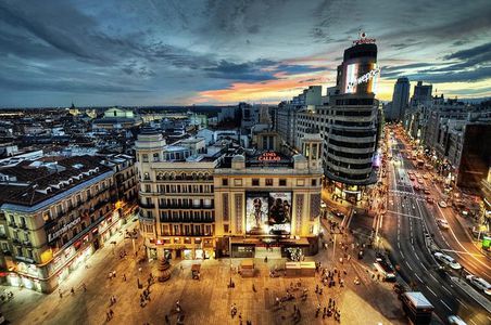 Image for Madrid et Barcelone: deux poids lourds du tourisme étranger