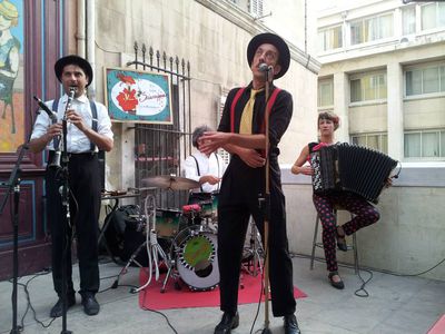 Image for Posteggiatori tristi: il busker a Napoli si reinventa così