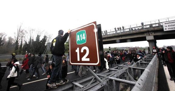 Image for Studenti in rivolta a Bologna: «Vinceremo!»