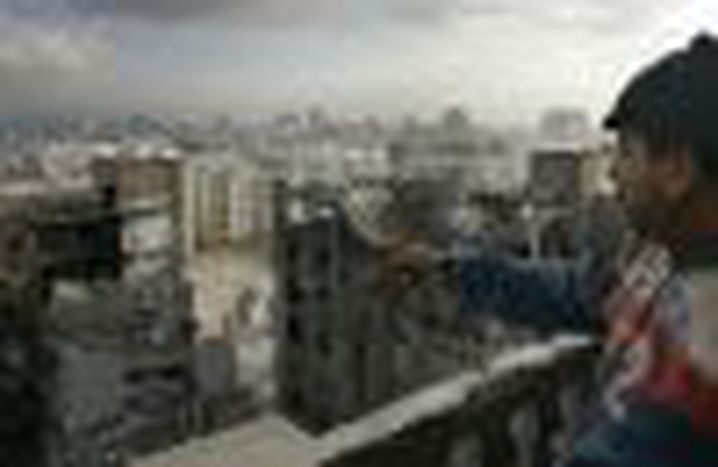 Image for Gaza con poca luz en el túnel