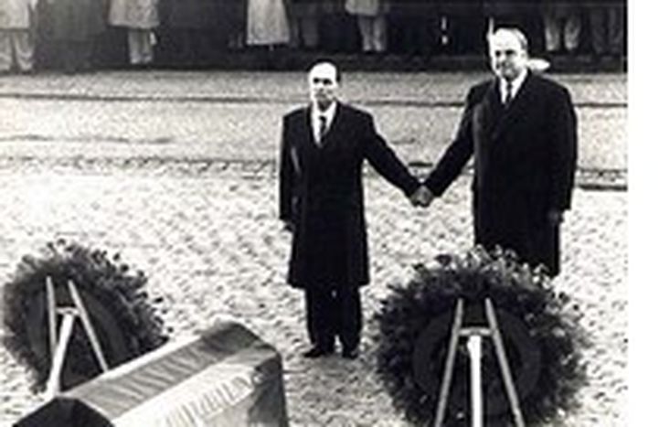 Image for Se Chirac rimpiange Schröder
