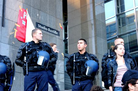 Image for Indignation à Paris : les CRS prennent la Bastille !