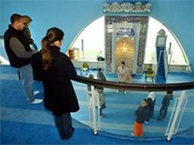 Image for Promoting Muslim integration
