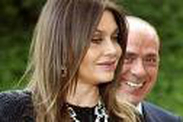 Image for Lista-veline alle elezioni dell’Europarlamento: la goccia che fa traboccare il vaso? E’ rottura fra Berlusconi e Veronica Lario