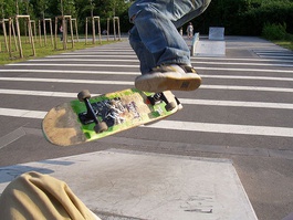 Skater dans les rue de Berlin | Crédits : Aeris Hime/Flickr
