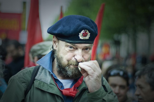 Choix cornélien entre le coeur, l'idéal et l'ironie
